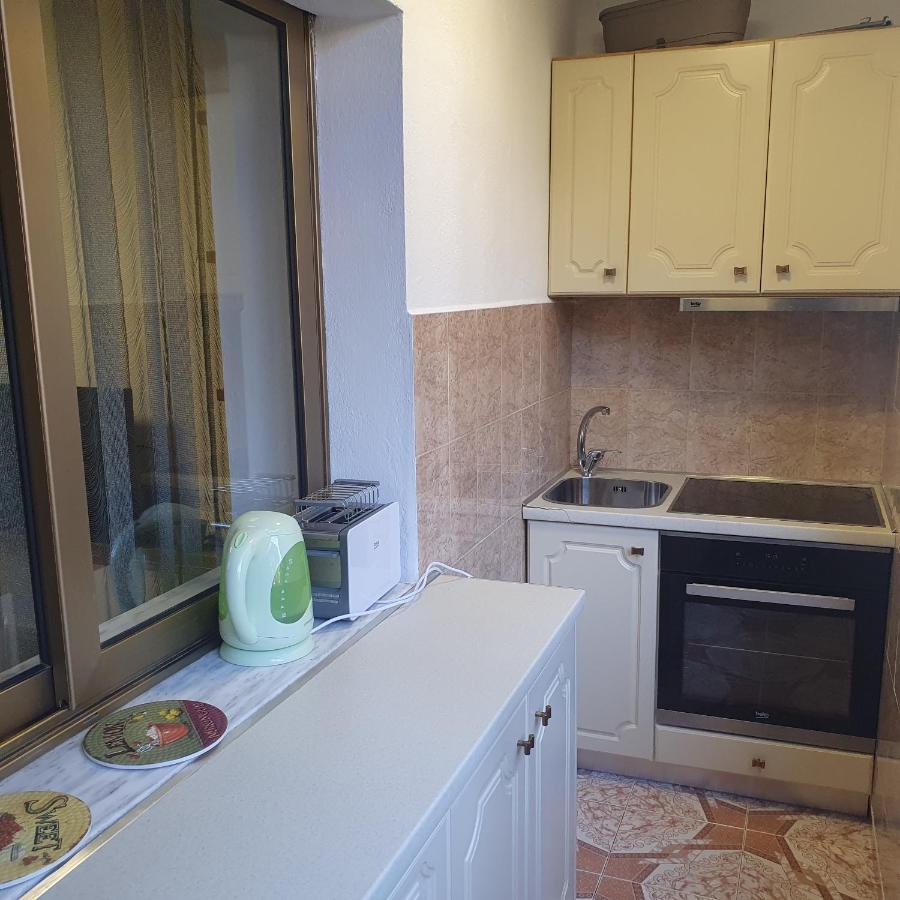 Central Home Away From Home Shkoder Exterior photo